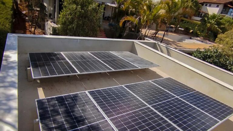 Residência de luxo no Morro do chapéu, em Nova Lima, com sistema de energia solar híbrido