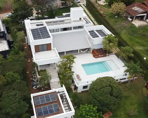 Residência de luxo no Morro do chapéu, em Nova Lima, com sistema de energia solar híbrido