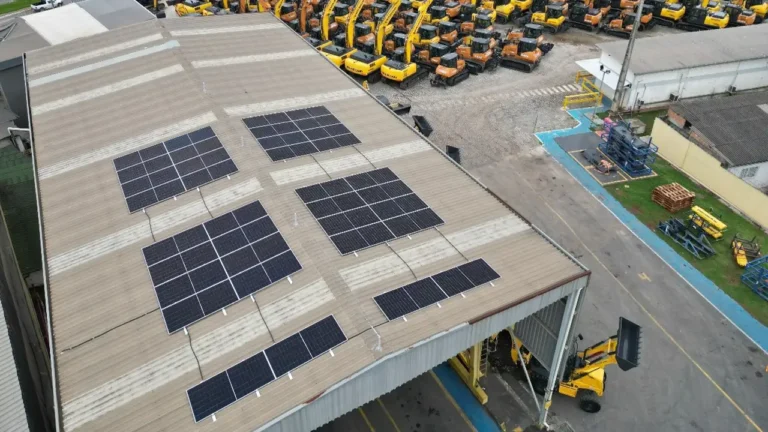 Instalação de energia solar na CNH Industrial em Contagem - MG