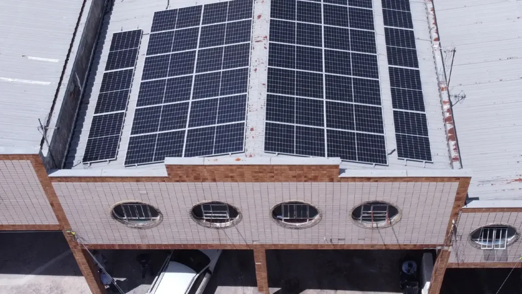 Energia solar comercial: vantagens para PMEs