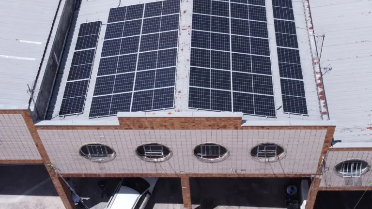 Energia solar comercial: vantagens para PMEs